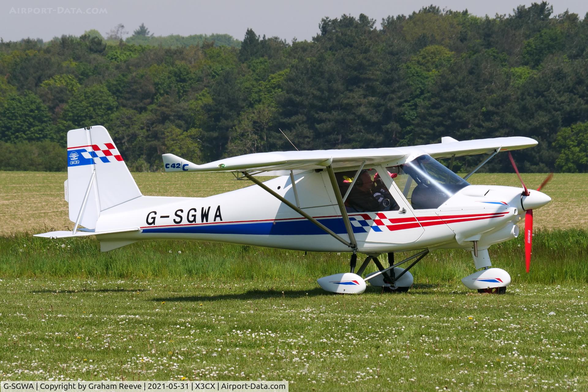 G-SGWA, 2020 Comco Ikarus C42 FB100 Charlie C/N 2008-7607, Just landed at Northrepps.