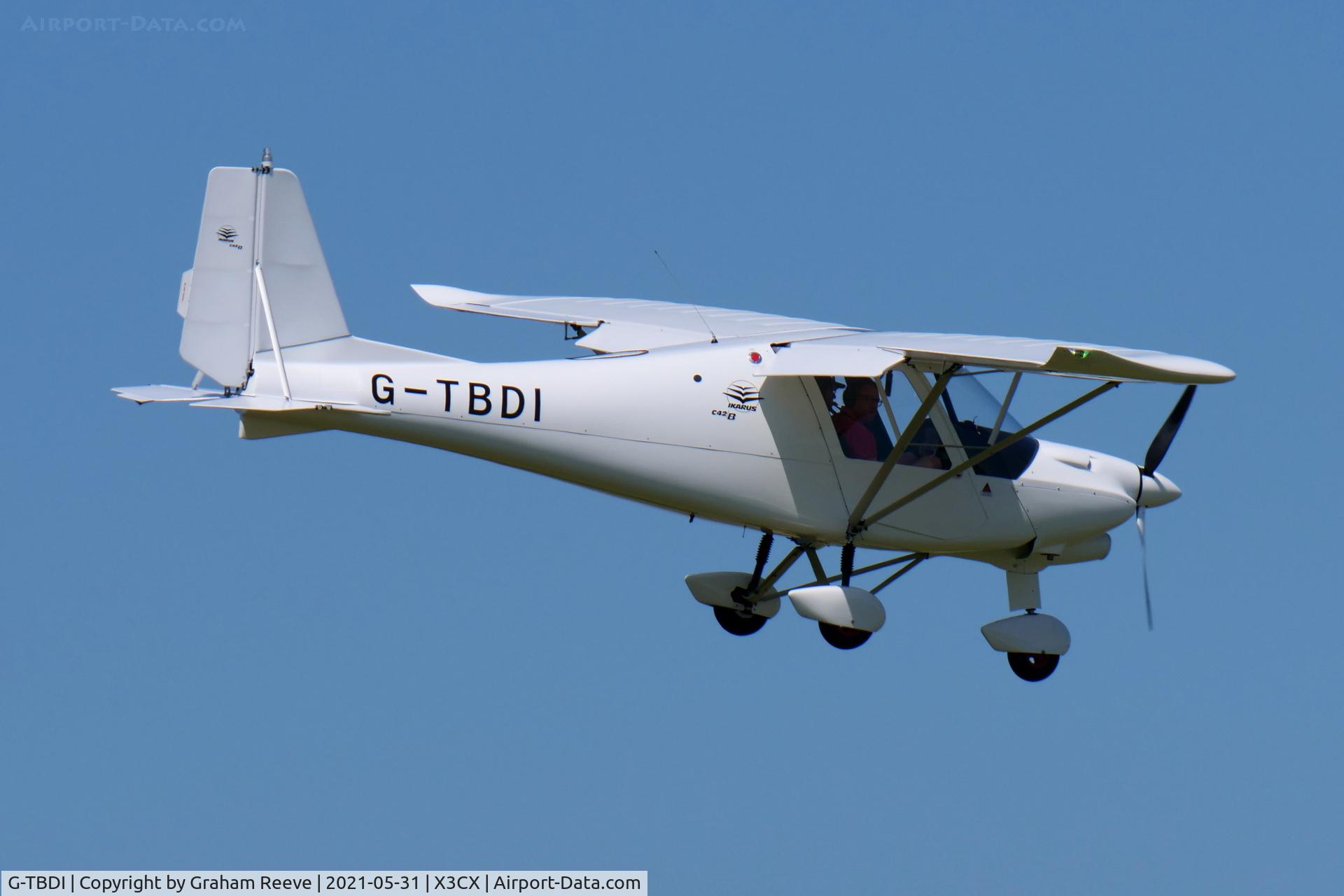 G-TBDI, 2019 Comco Ikarus C42 FB100 Bravo C/N 1910-7579, Landing at Northrepps.
