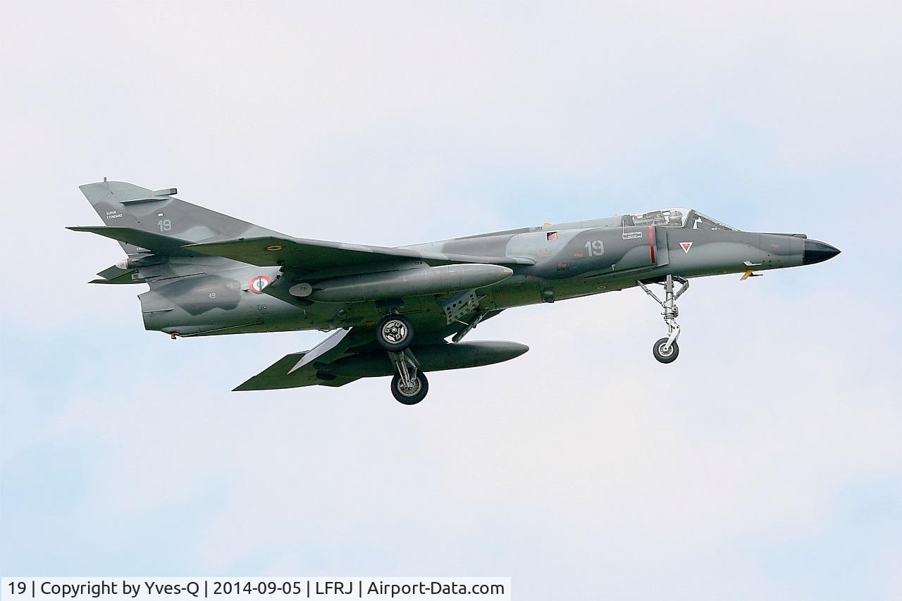 19, Dassault Super Etendard C/N 19, Dassault Super Etendard M, On final rwy 08, Landivisiau Naval Air Base (LFRJ)