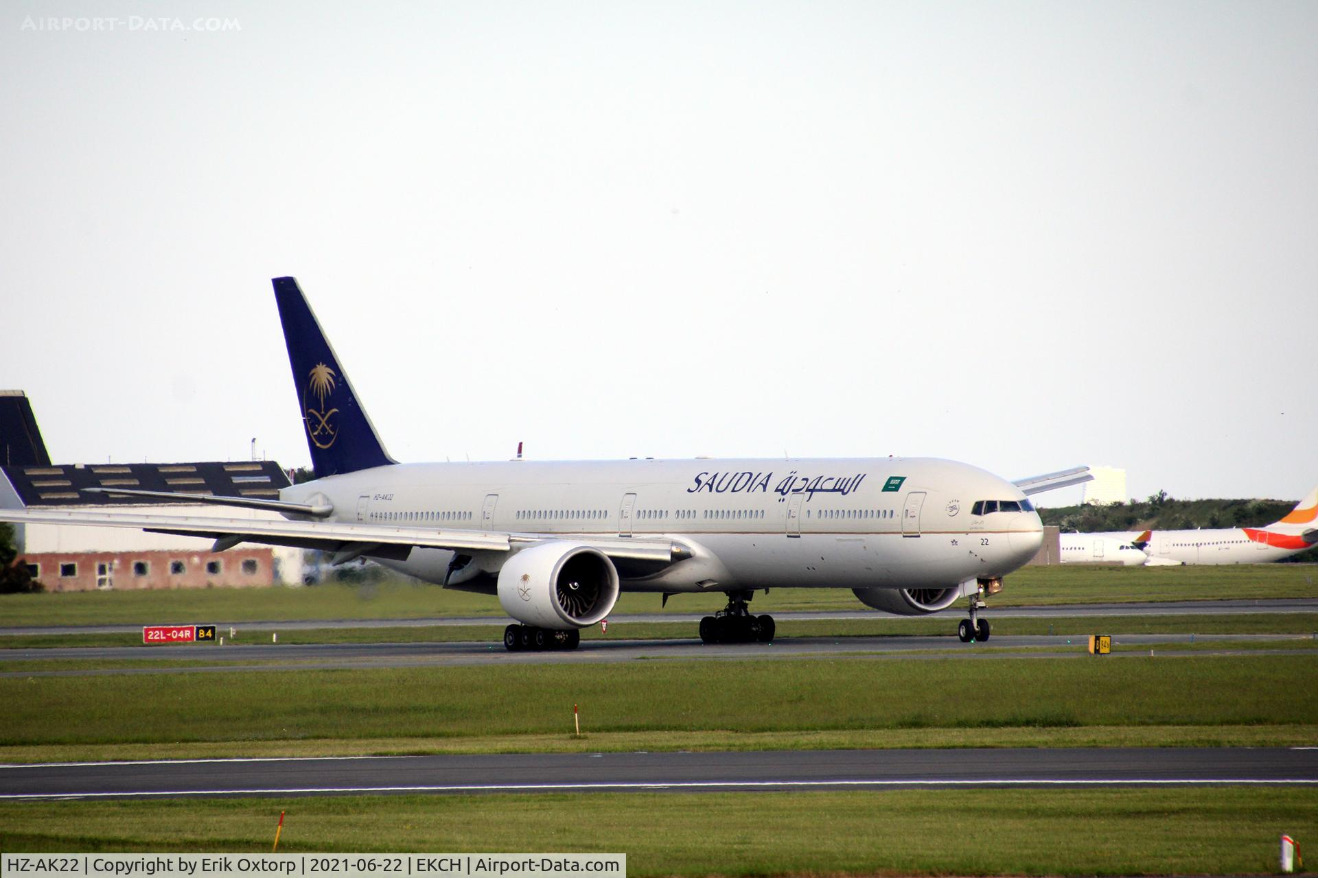 HZ-AK22, 2013 Boeing 777-368/ER C/N 41059, HZ-AK22 landed rw 22L