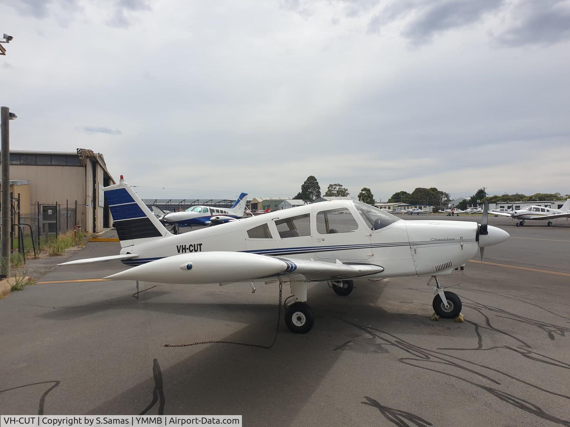 VH-CUT, 1968 Piper PA-28-180 C/N 28-4726, CUT at moorabbin on a gloomy melbourne day