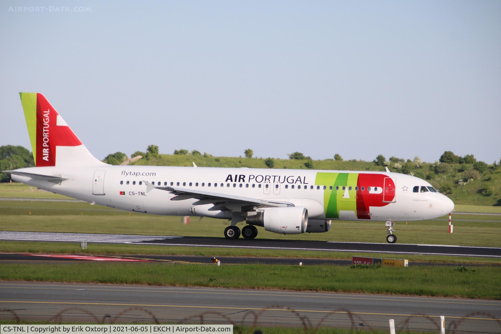 CS-TNL, 2000 Airbus A320-214 C/N 1231, CS-TNL taking off rw 22R