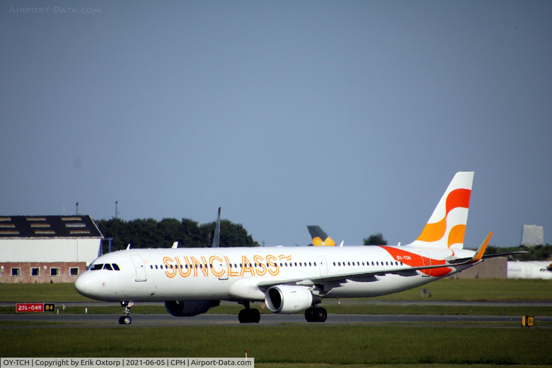 OY-TCH, 2015 Airbus A321-211 C/N 6438, OY-TCH landed rw 22L