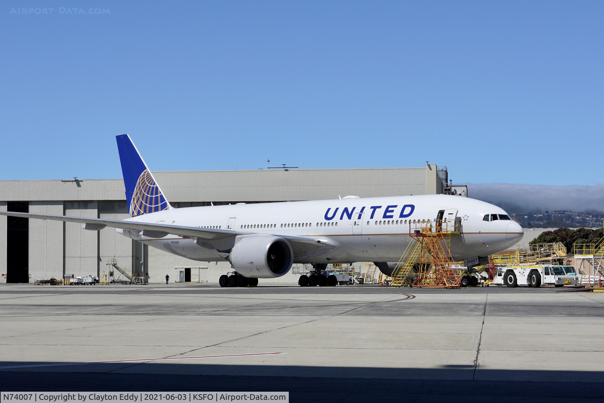 N74007, 1999 Boeing 777-224 C/N 29477, SFO 2021.