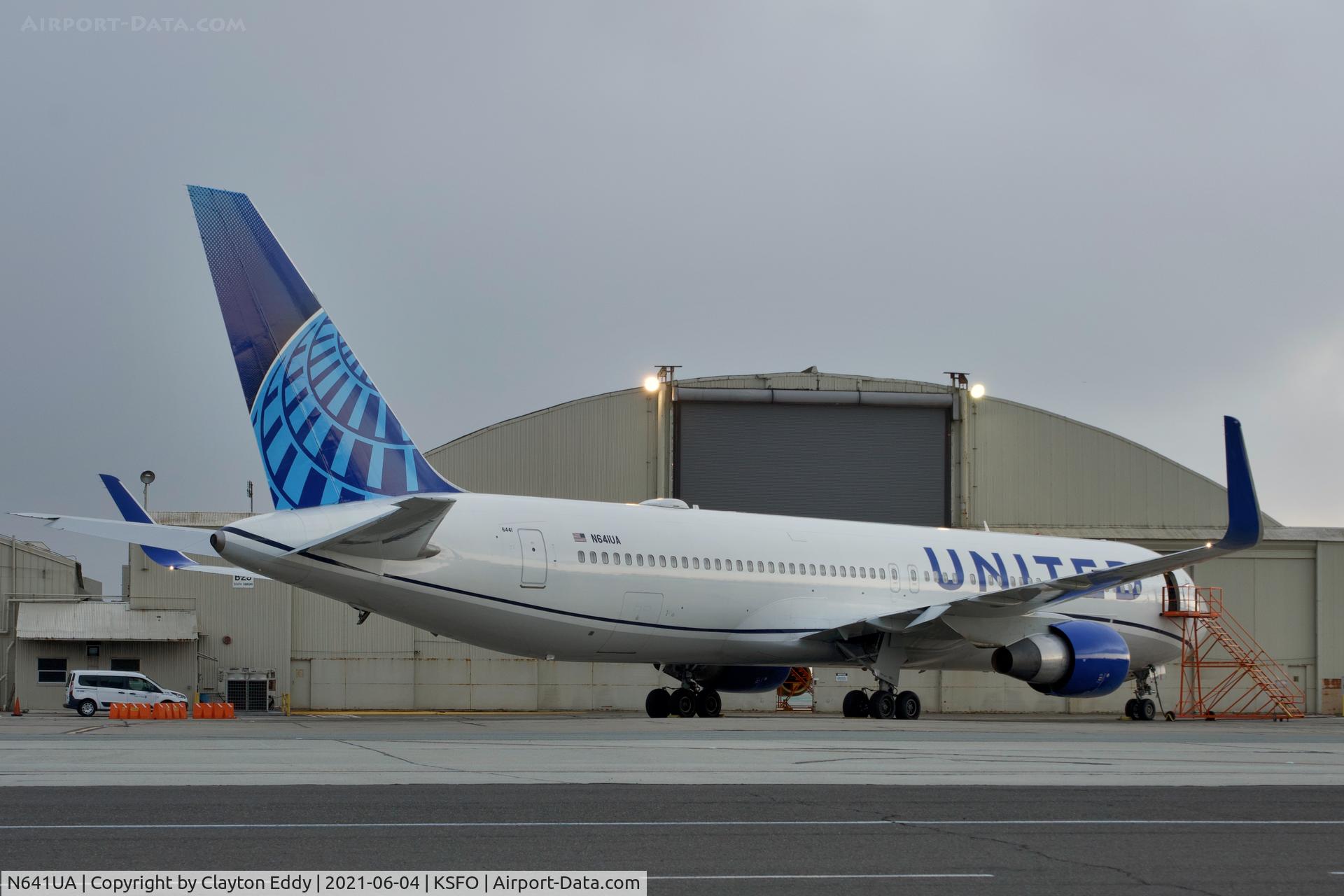 N641UA, 1991 Boeing 767-322/ER C/N 25091, SFO 2021.
