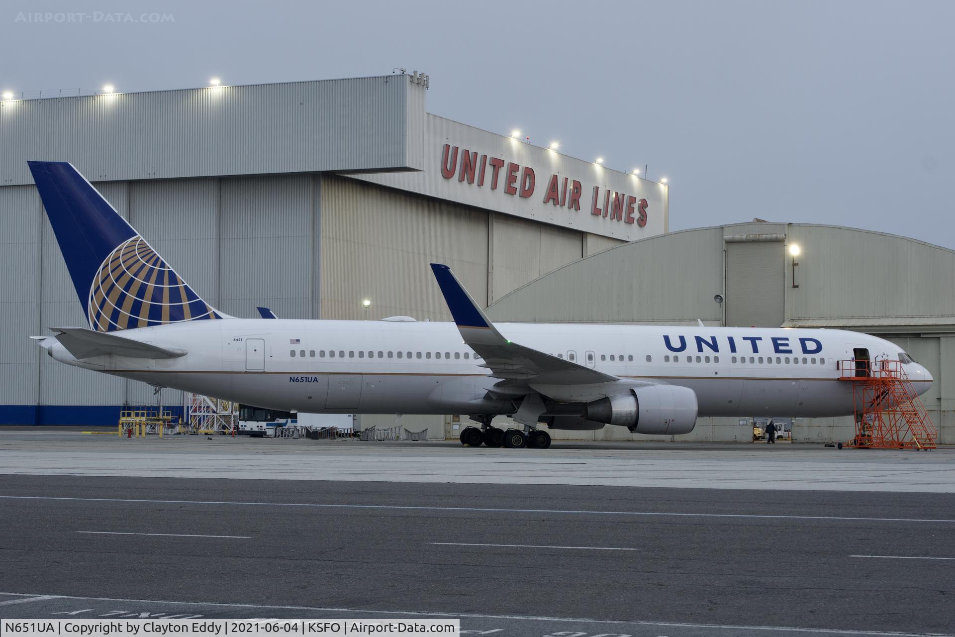 N651UA, 1992 Boeing 767-322 C/N 25389, SFO 2021.