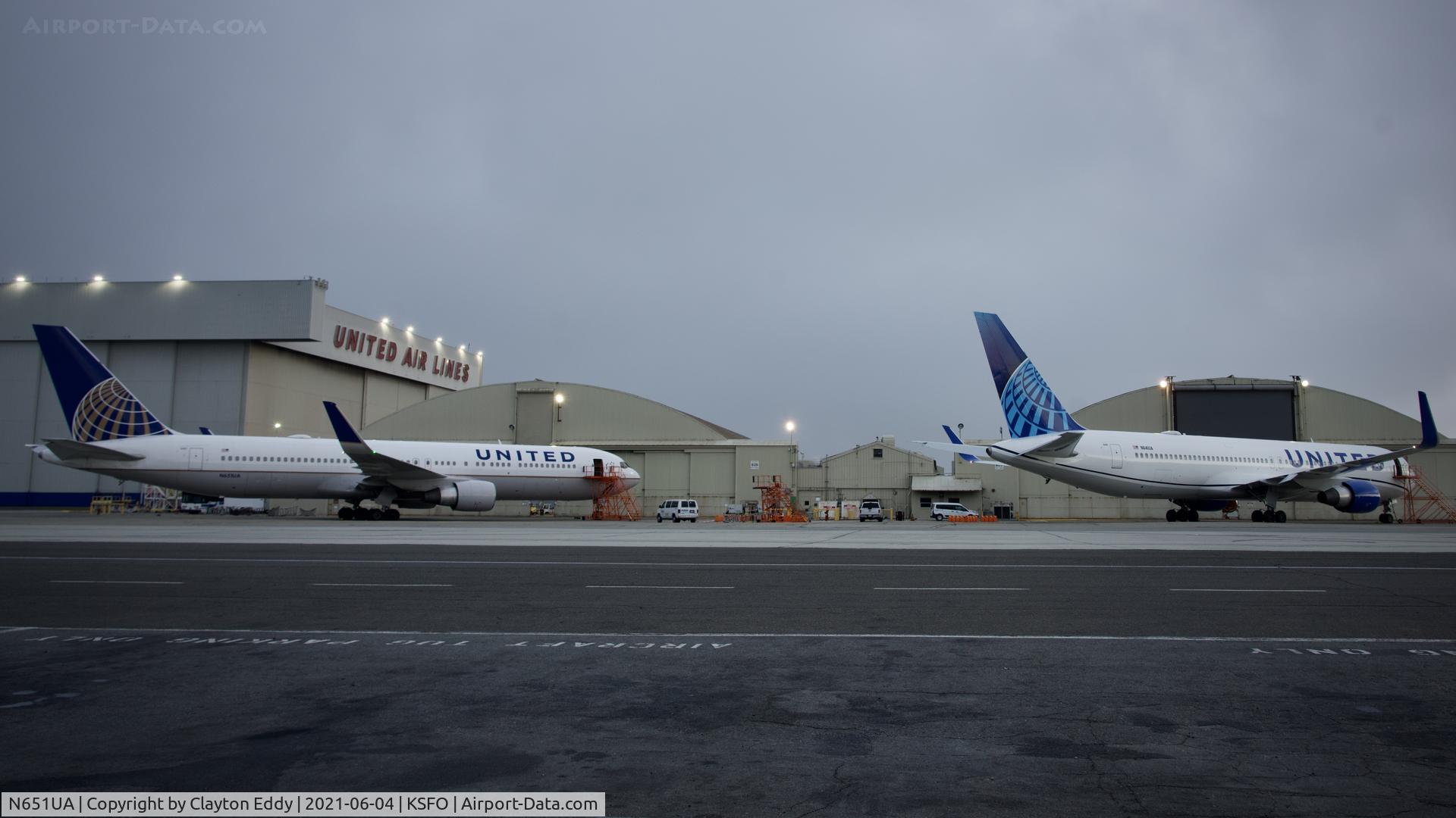 N651UA, 1992 Boeing 767-322 C/N 25389, SFO 2021.