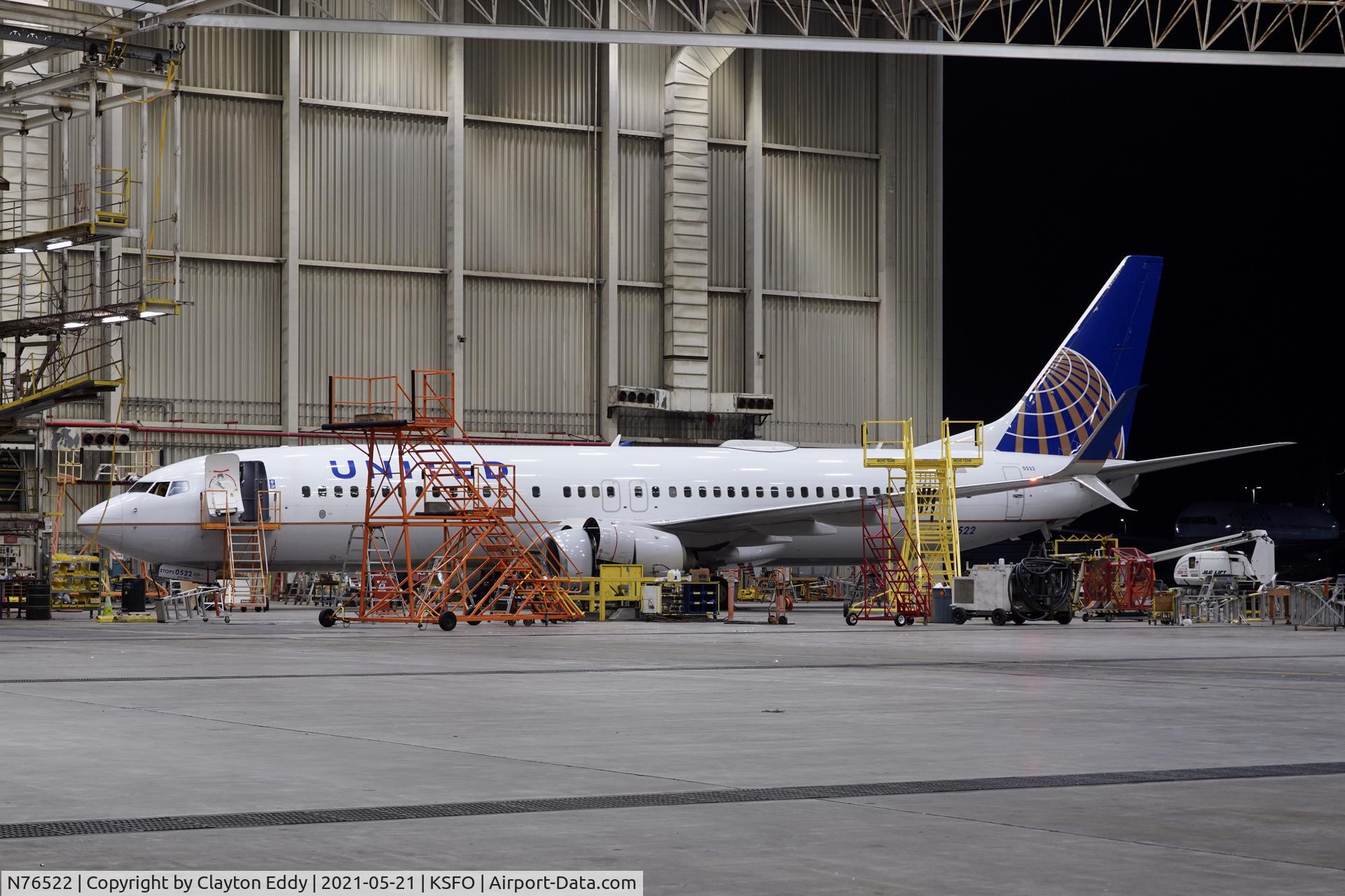 N76522, 2010 Boeing 737-824 C/N 31660, SFO 2021.