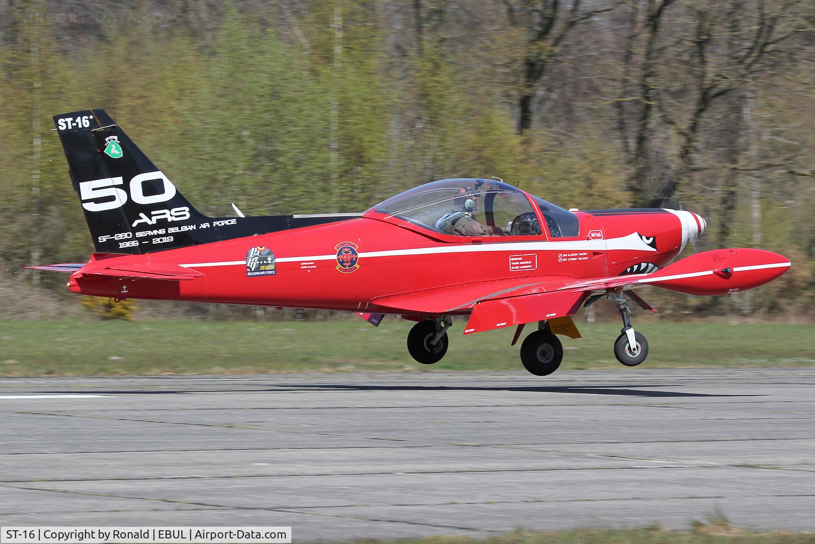 ST-16, SIAI-Marchetti SF-260M+ C/N 10-16, at ebul