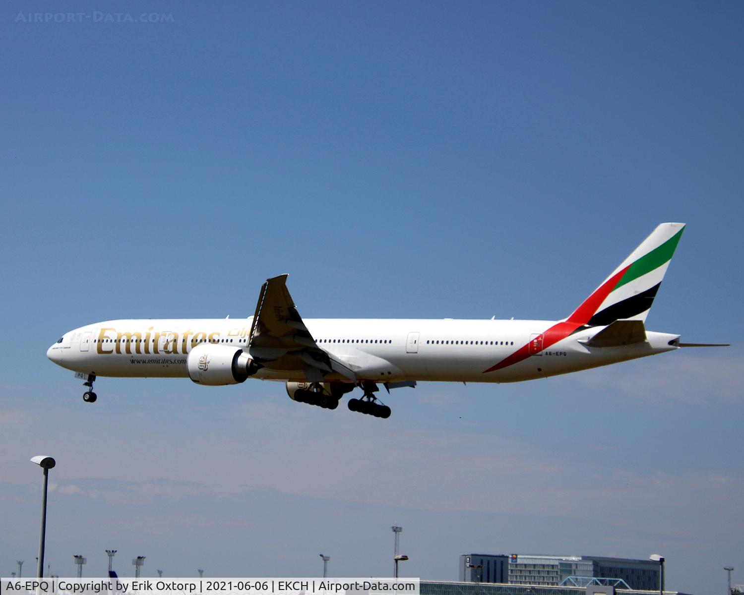 A6-EPQ, 2016 Boeing 777-300/ER C/N 42336, A6-EPQ landing rw 22L