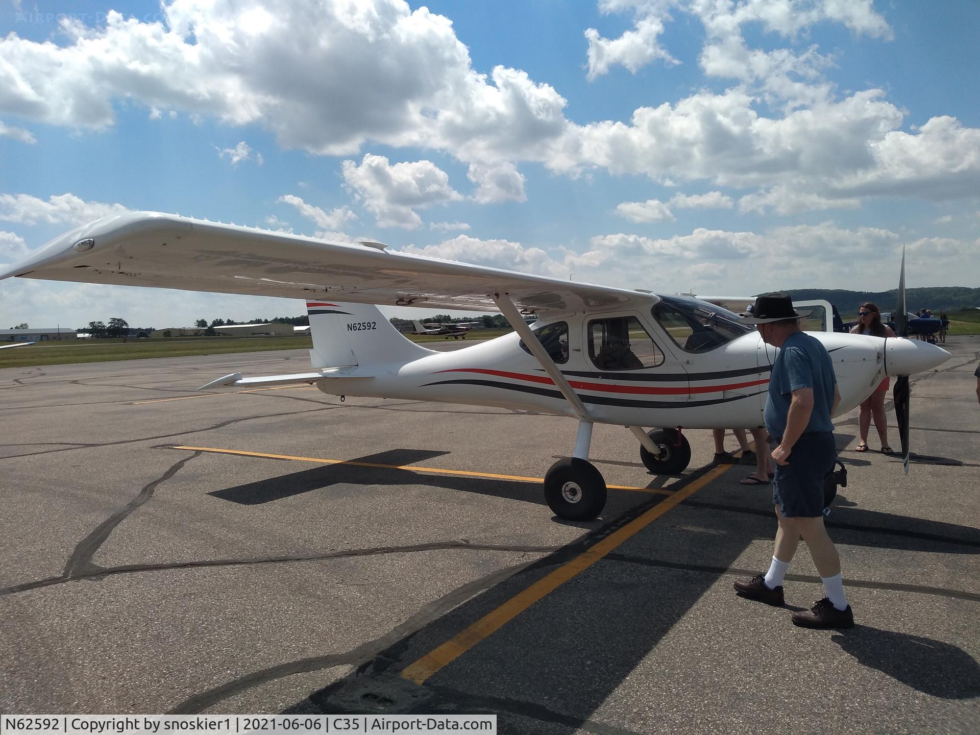 N62592, 1997 Stoddard-Hamilton Glastar C/N 5108, Reedsburg Pancake breakfast