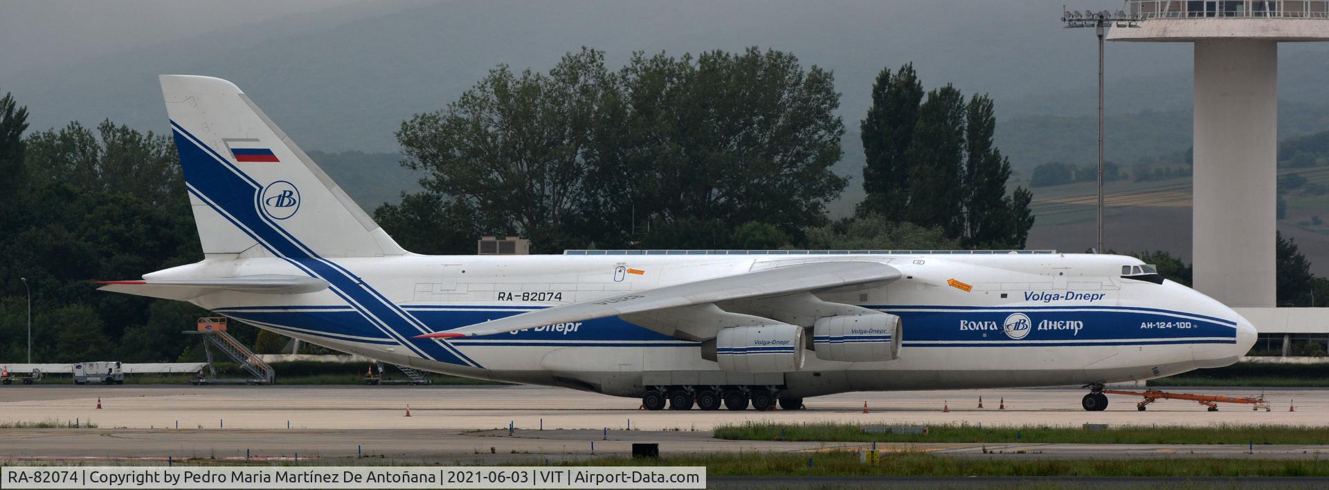 RA-82074, 1994 Antonov An-124-100 Ruslan C/N 9773051459142, Aeropuerto de Foronda - Vitoria-Gasteiz - Euskadi - España
