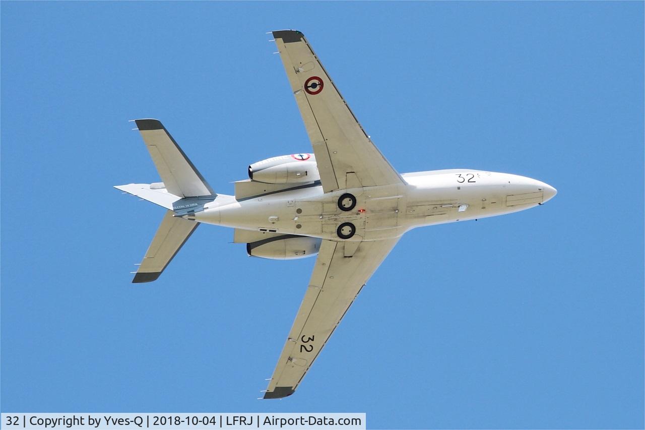 32, 1974 Dassault Falcon 10MER C/N 32, Dassault Falcon 10 MER, break over Landivisiau naval air base (LFRJ)