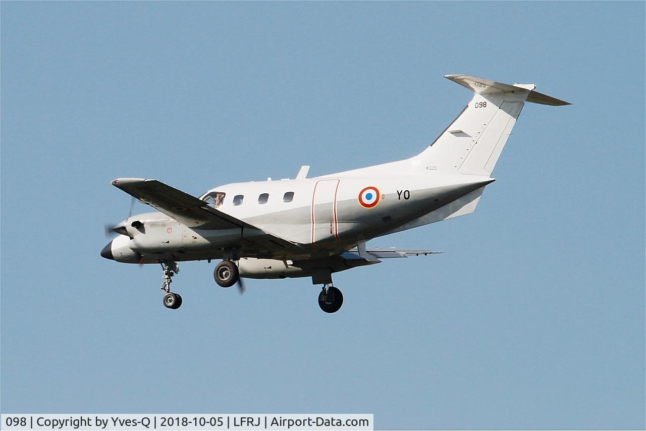098, Embraer EMB-121AA Xingu C/N 121098, Embraer EMB-121AA Xingu, On final rwy 26, Landivisiau naval air base (LFRJ)