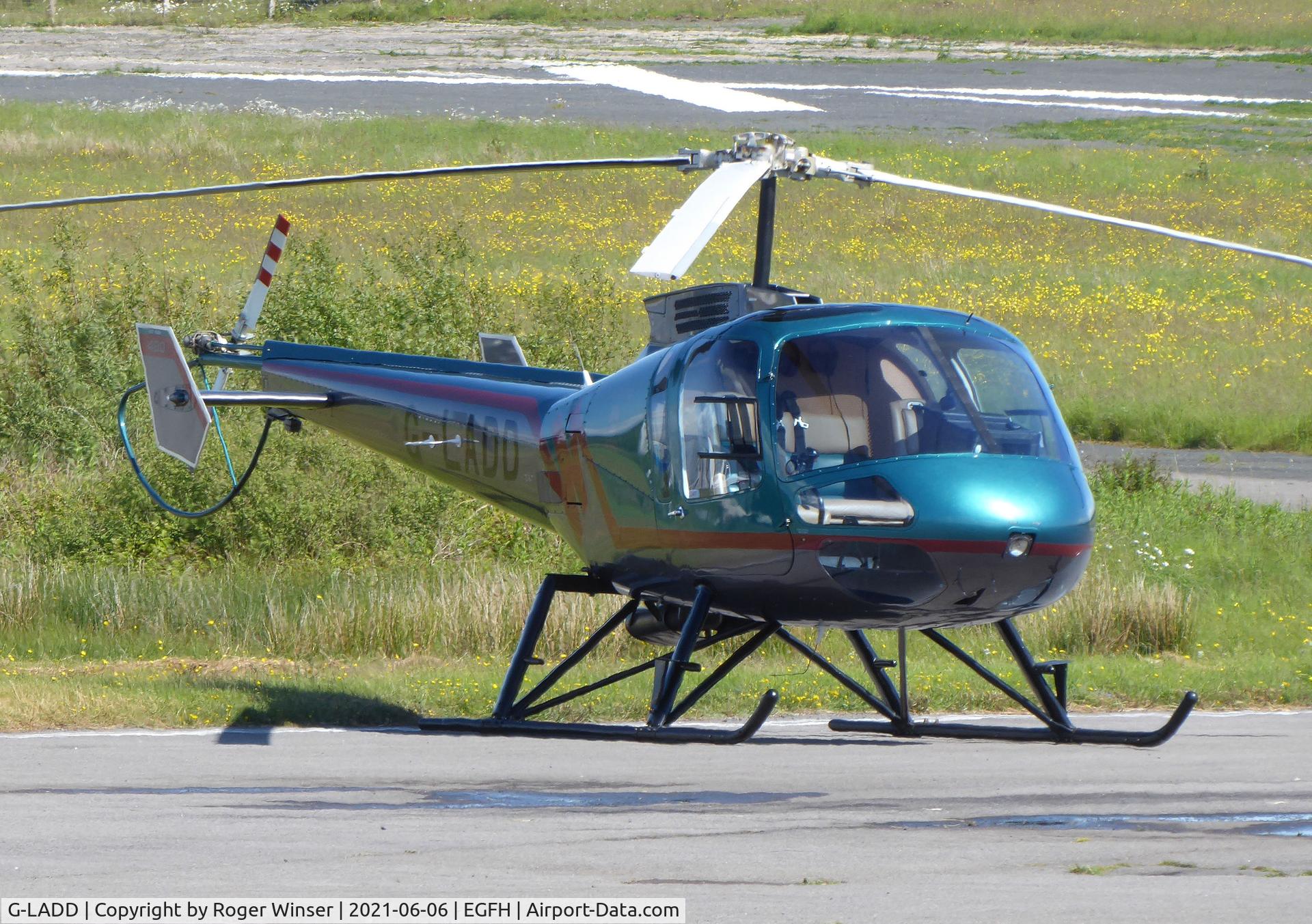 G-LADD, 1999 Enstrom 480 C/N 5037, Visiting helicopter.