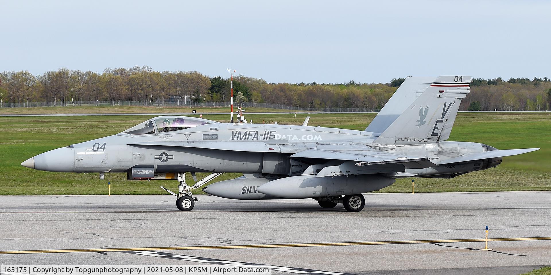 165175, McDonnell Douglas F/A-18C Hornet C/N 1295/C400, VMFA-115 Screaming Eagles
BLADE11 taxing to RW34