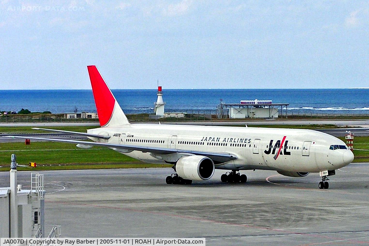 JA007D, 1998 Boeing 777-289 C/N 27639, JA007D   Boeing 777-289 [27639] (Japan Airlines) Okinawa-Naha~JA 01/11/2005