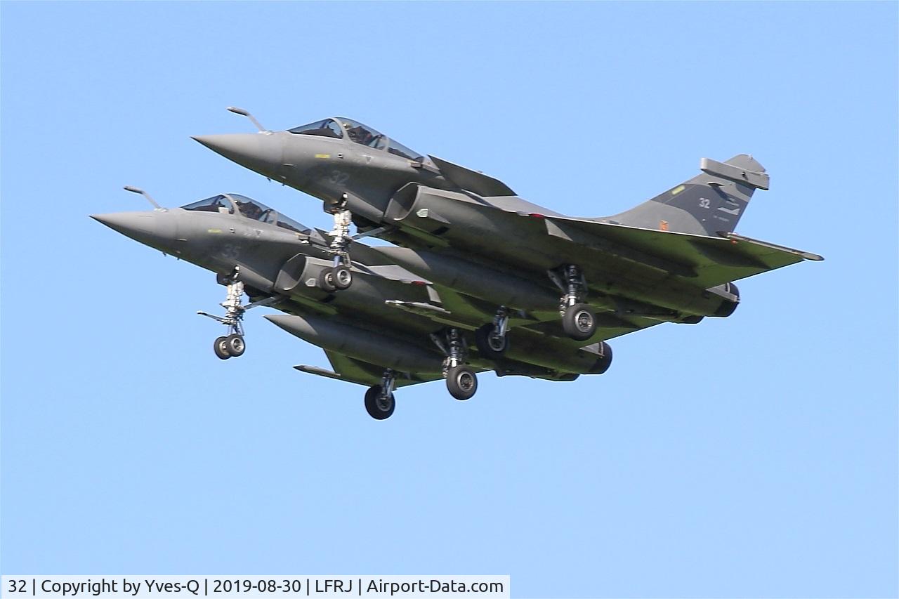 32, Dassault Rafale M C/N 32, Dassault Rafale M, Short approach rwy 26, Landivisiau Naval Air Base (LFRJ)