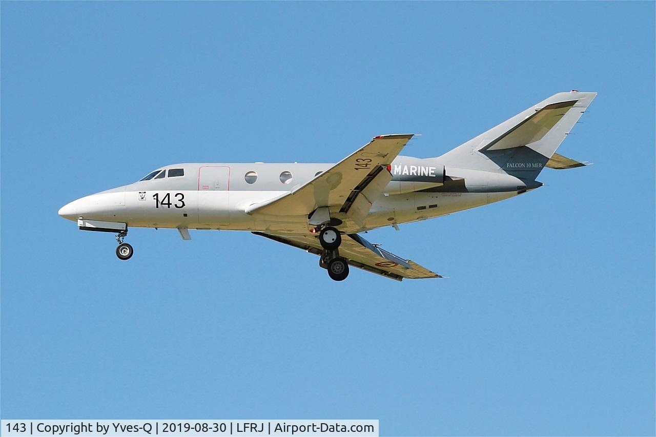 143, 1979 Dassault Falcon 10MER C/N 143, Dassault Falcon 10 MER, On final rwy 26, Landivisiau Naval Air Base (LFRJ)
