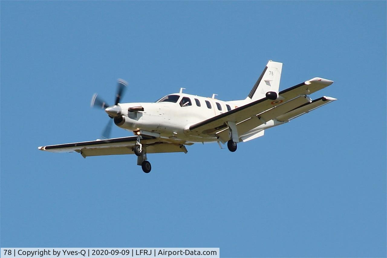 78, Socata TBM-700A C/N 78, Socata TBM-700A, Short approach rwy 26, Landivisiau naval air base (LFRJ)
