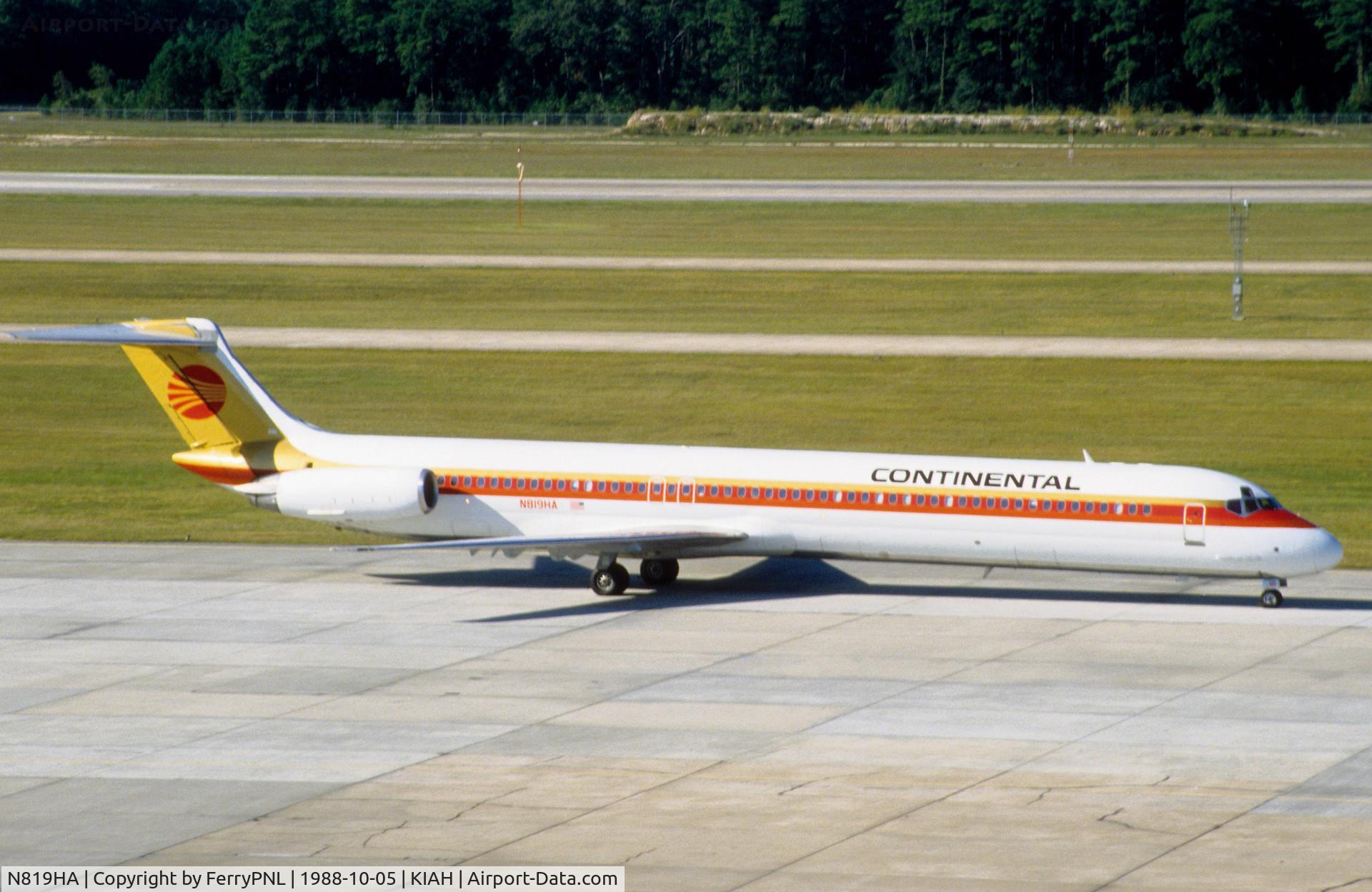 N819HA, 1981 McDonnell Douglas MD-81 C/N 48045, Continental MD81