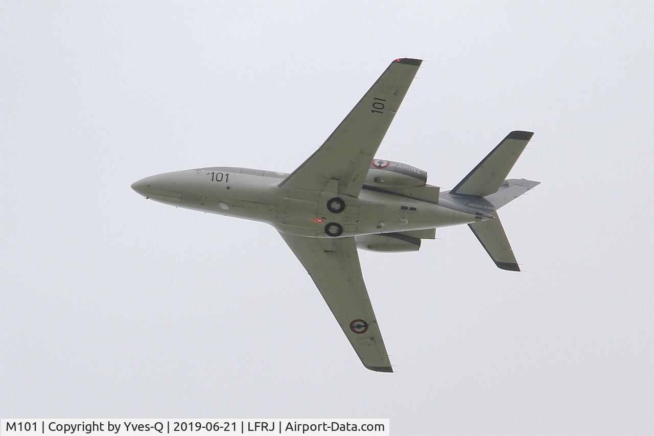 M101, 1977 Dassault Falcon 10MER C/N 101, Dassault Falcon 10 MER, Break over Landivisiau Naval Air Base (LFRJ)