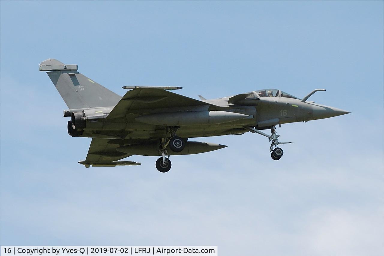 16, Dassault Rafale M C/N 16, Dassault Rafale M, On final rwy 08, Landivisiau Naval Air Base (LFRJ)