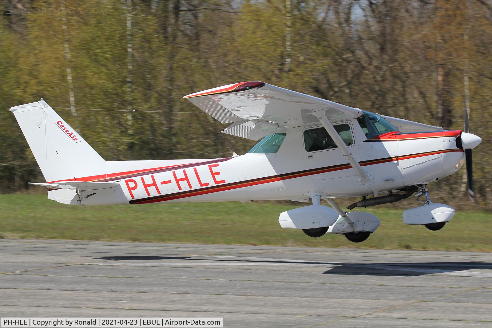 PH-HLE, 1979 Cessna 152 C/N 15283822, at ebul