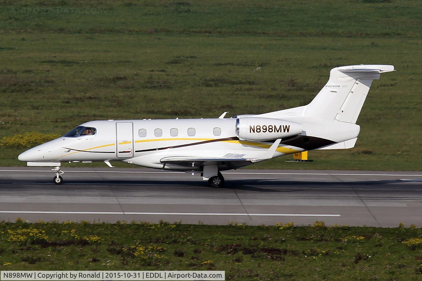 N898MW, 2011 Embraer EMB-505 Phenom 300 C/N 50500048, at dus