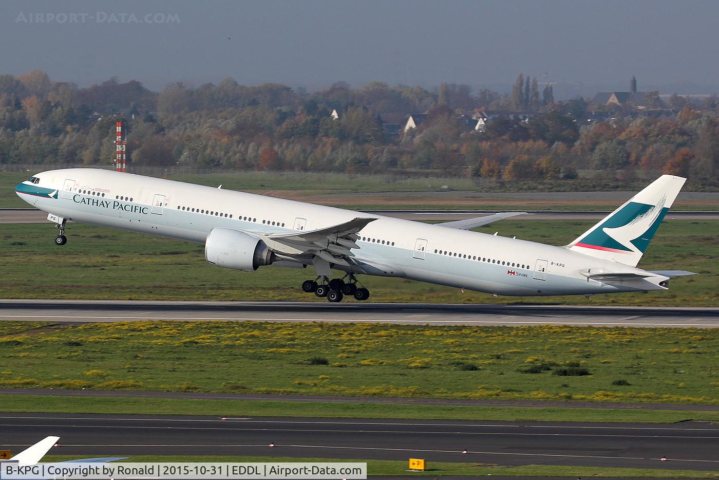 B-KPG, 2008 Boeing 777-367/ER C/N 35300, at dus
