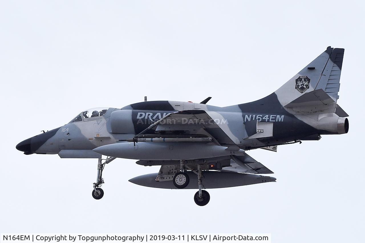 N164EM, McDonnell Douglas A4-N Skyhawk C/N 159078, Draken International A-4N landing