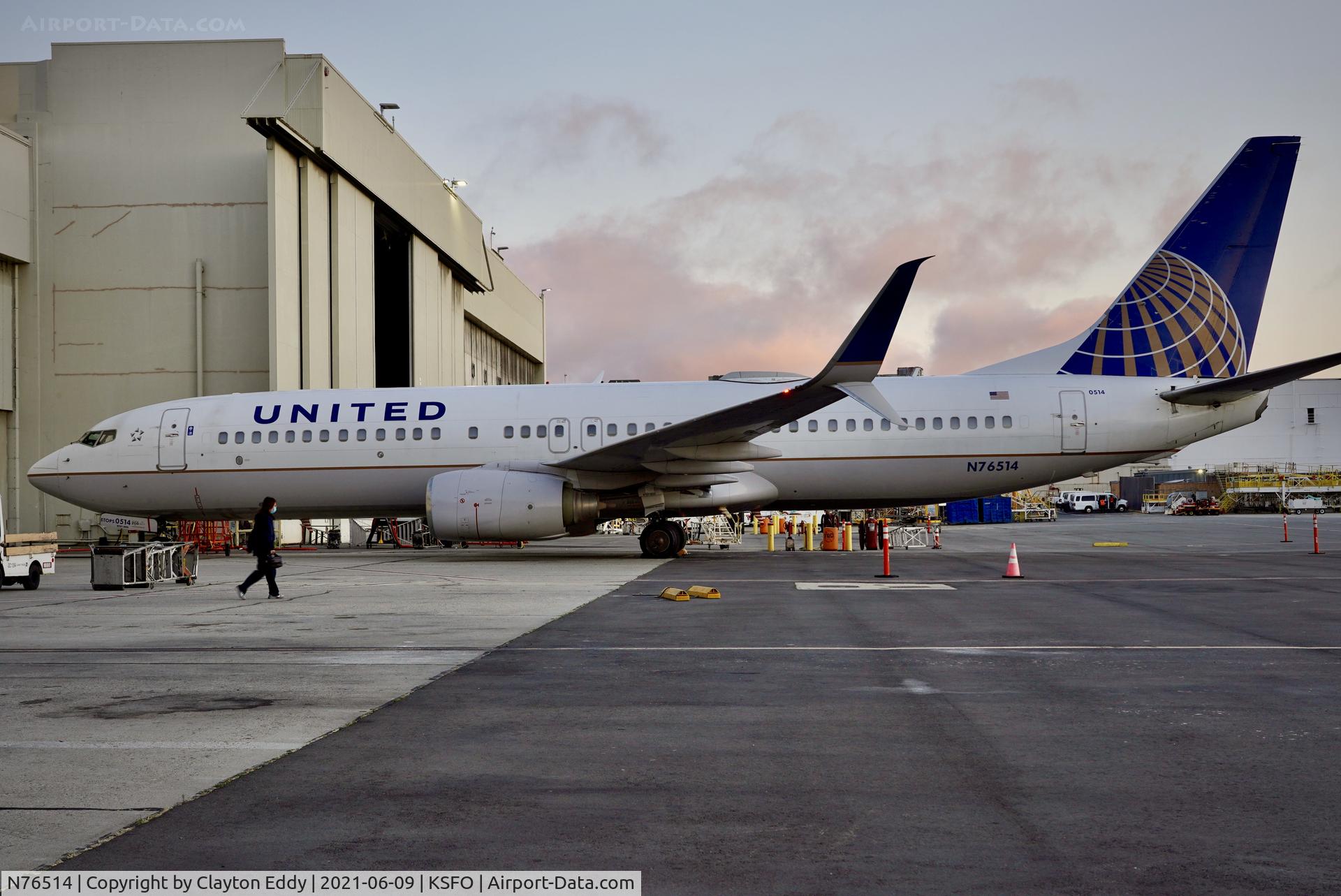 N76514, 2008 Boeing 737-824 C/N 31626, SFO 2021.