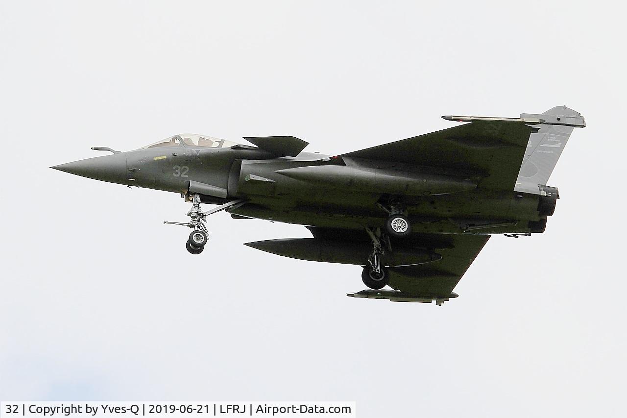 32, Dassault Rafale M C/N 32, Dassault Rafale M, On final rwy 26, Landivisiau Naval Air Base (LFRJ)