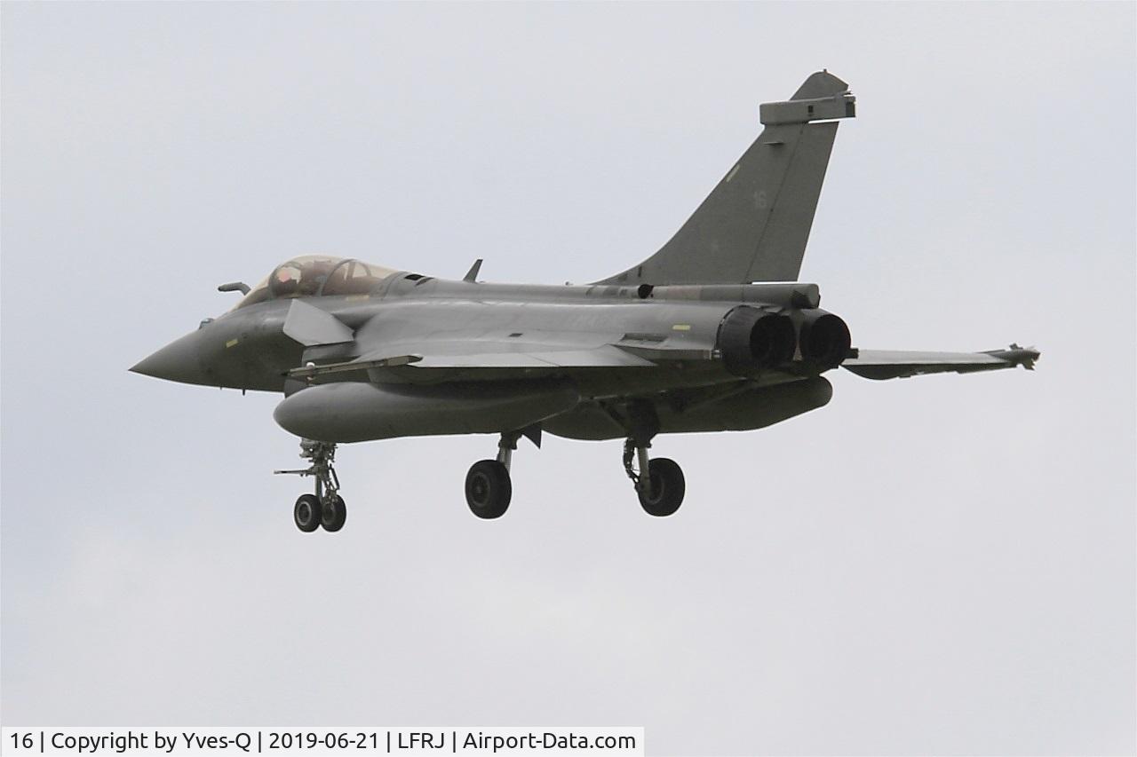 16, Dassault Rafale M C/N 16, Dassault Rafale M, On final rwy 26, Landivisiau Naval Air Base (LFRJ)
