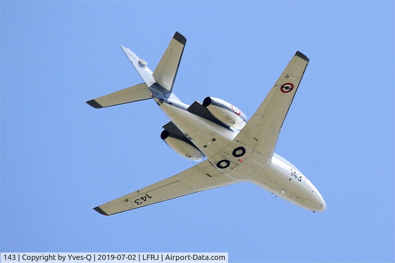 143, 1979 Dassault Falcon 10MER C/N 143, Dassault Falcon 10 MER, Climbing from rwy 08, Landivisiau Naval Air Base (LFRJ)