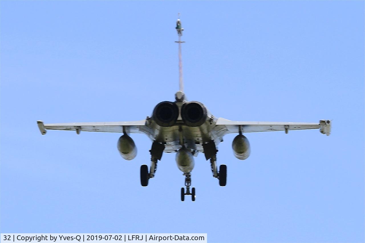 32, Dassault Rafale M C/N 32, Dassault Rafale M, On final rwy 08, Landivisiau Naval Air Base (LFRJ)