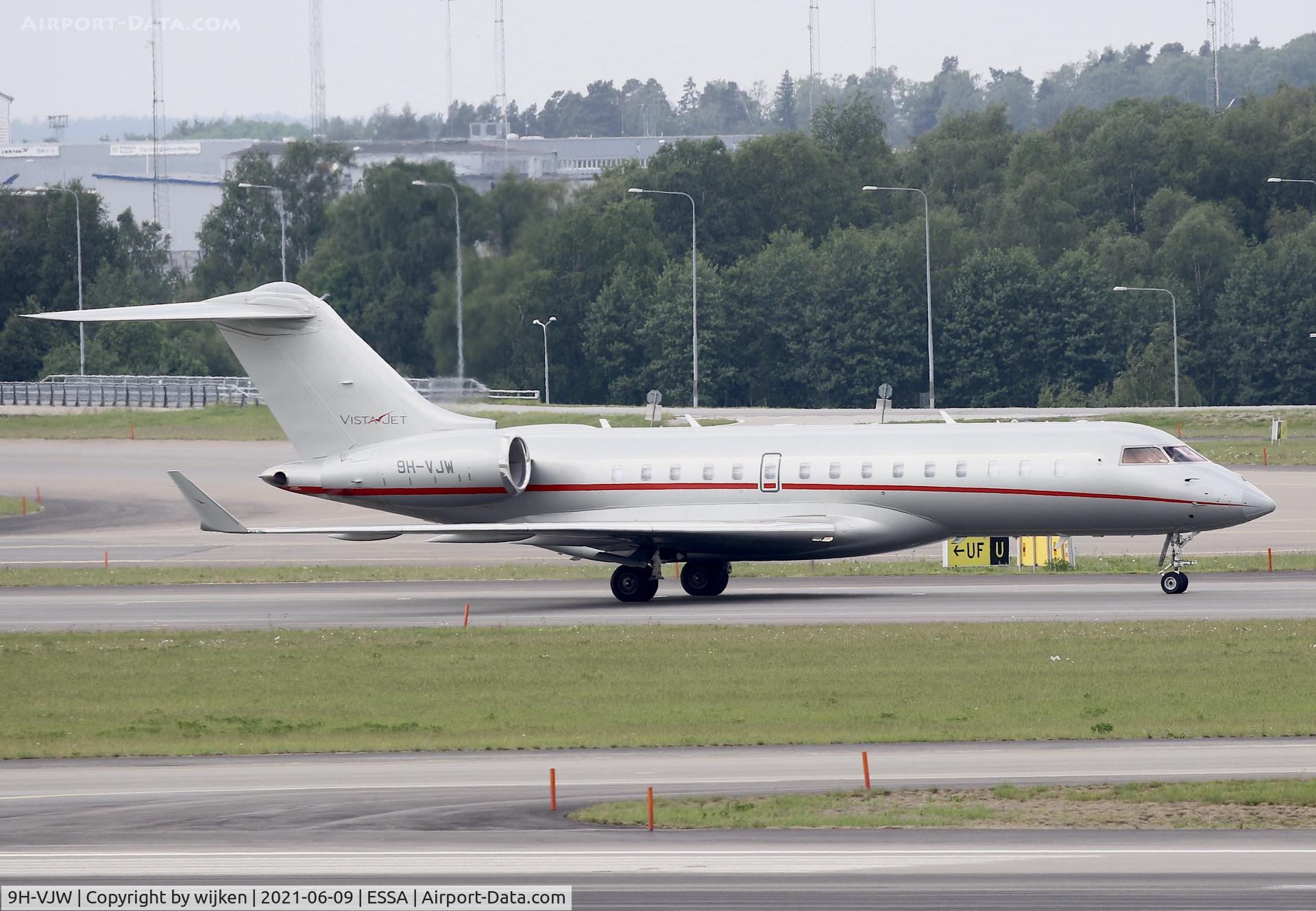 9H-VJW, 2015 Bombardier BD-700-1A10 Global 6000 C/N 9728, Taxiway W