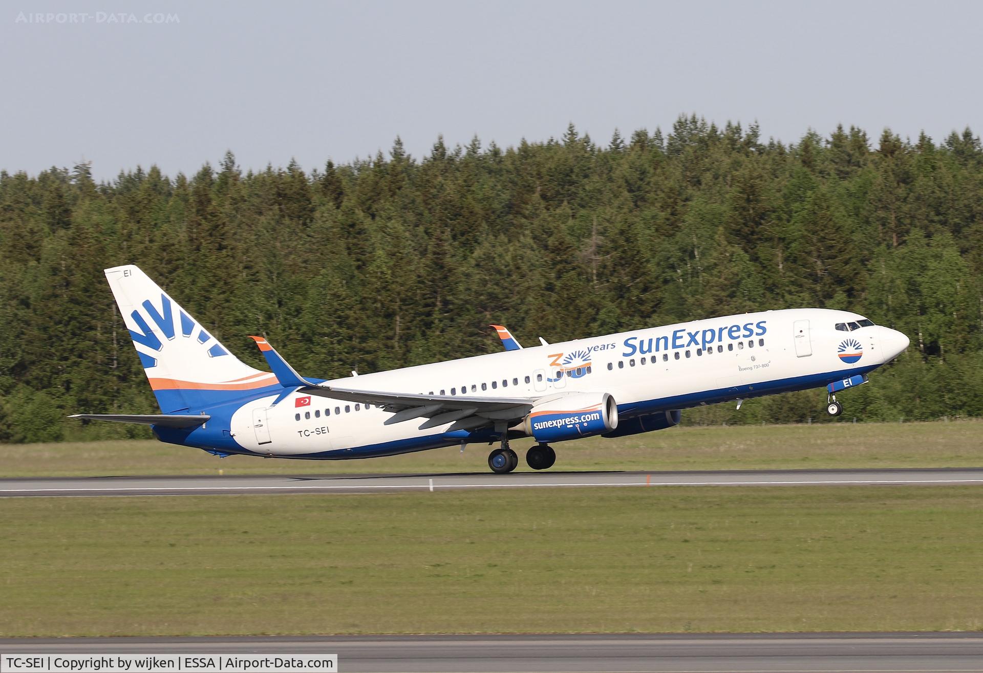 TC-SEI, 2015 Boeing 737-8HC C/N 61170, RWY 19L