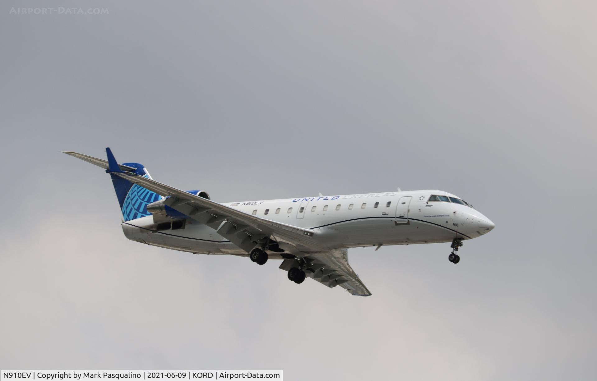 N910EV, 2002 Bombardier CRJ-200ER (CL-600-2B19) C/N 7727, CL-600-2B19