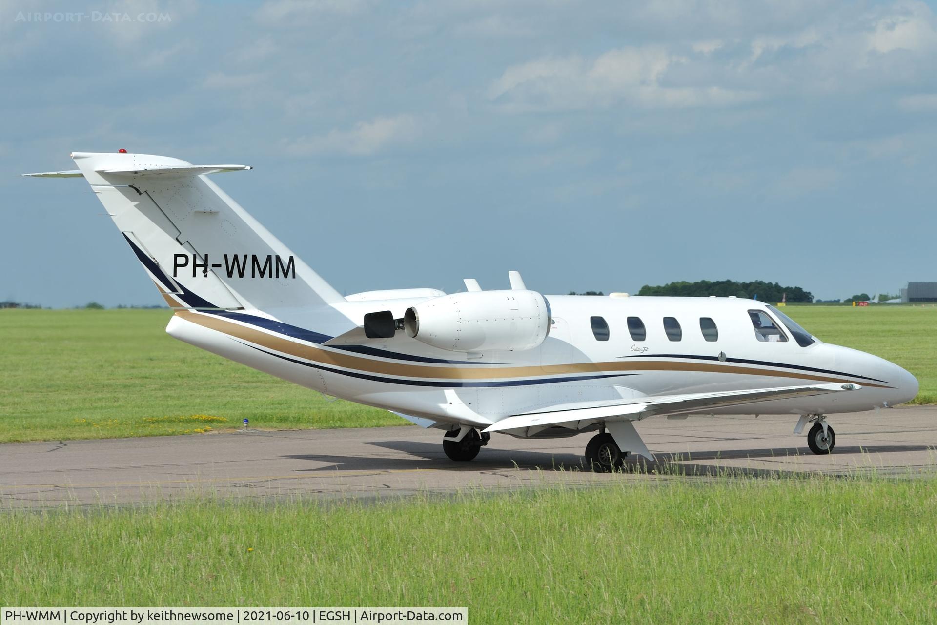 PH-WMM, 1996 Cessna 525 CitationJet CJ1 C/N 525-0118, Leaving Norwich.