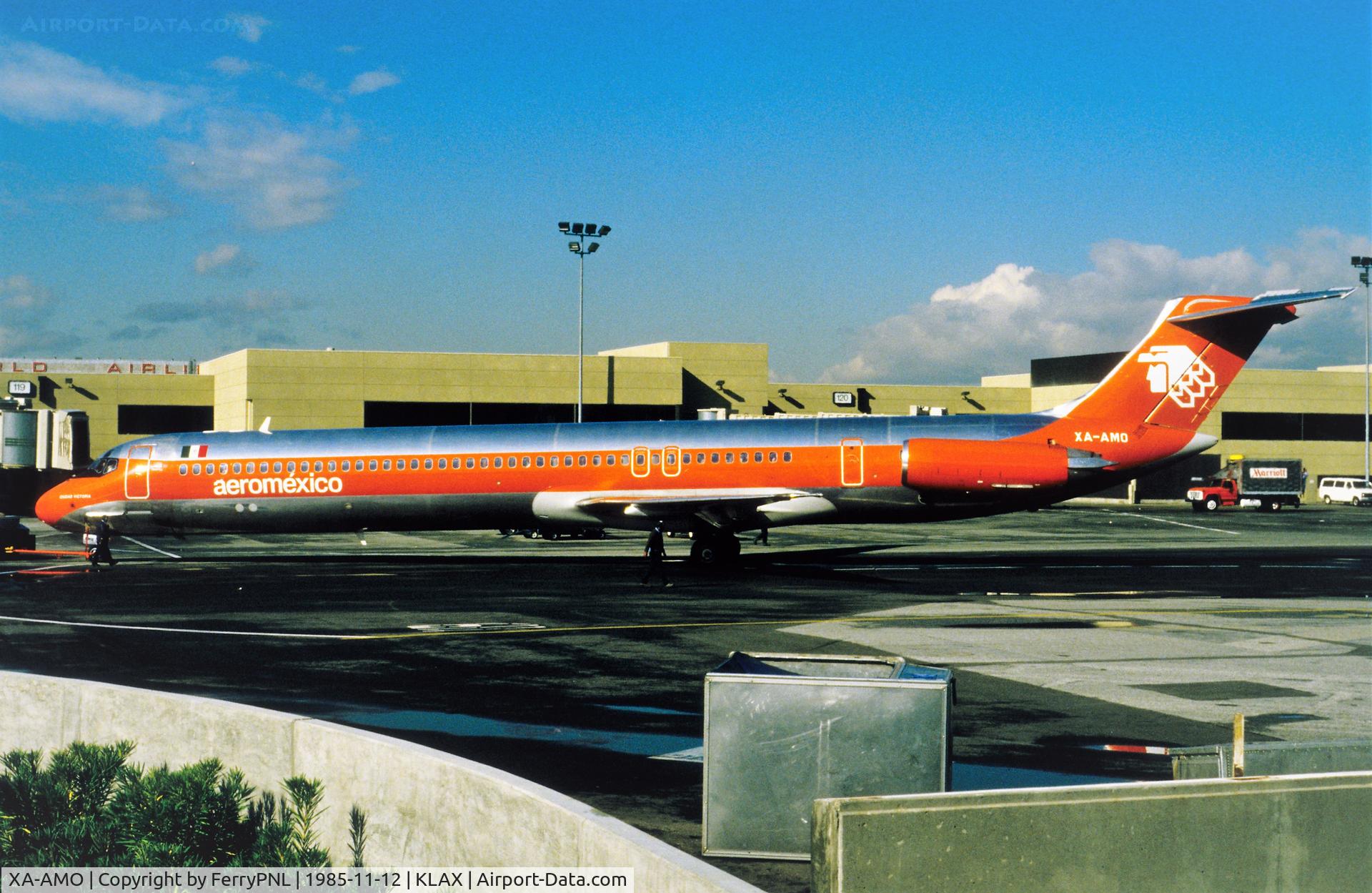 XA-AMO, 1984 McDonnell Douglas MD-82 (DC-9-82) C/N 49188, Push-back of Aeromexico MD82