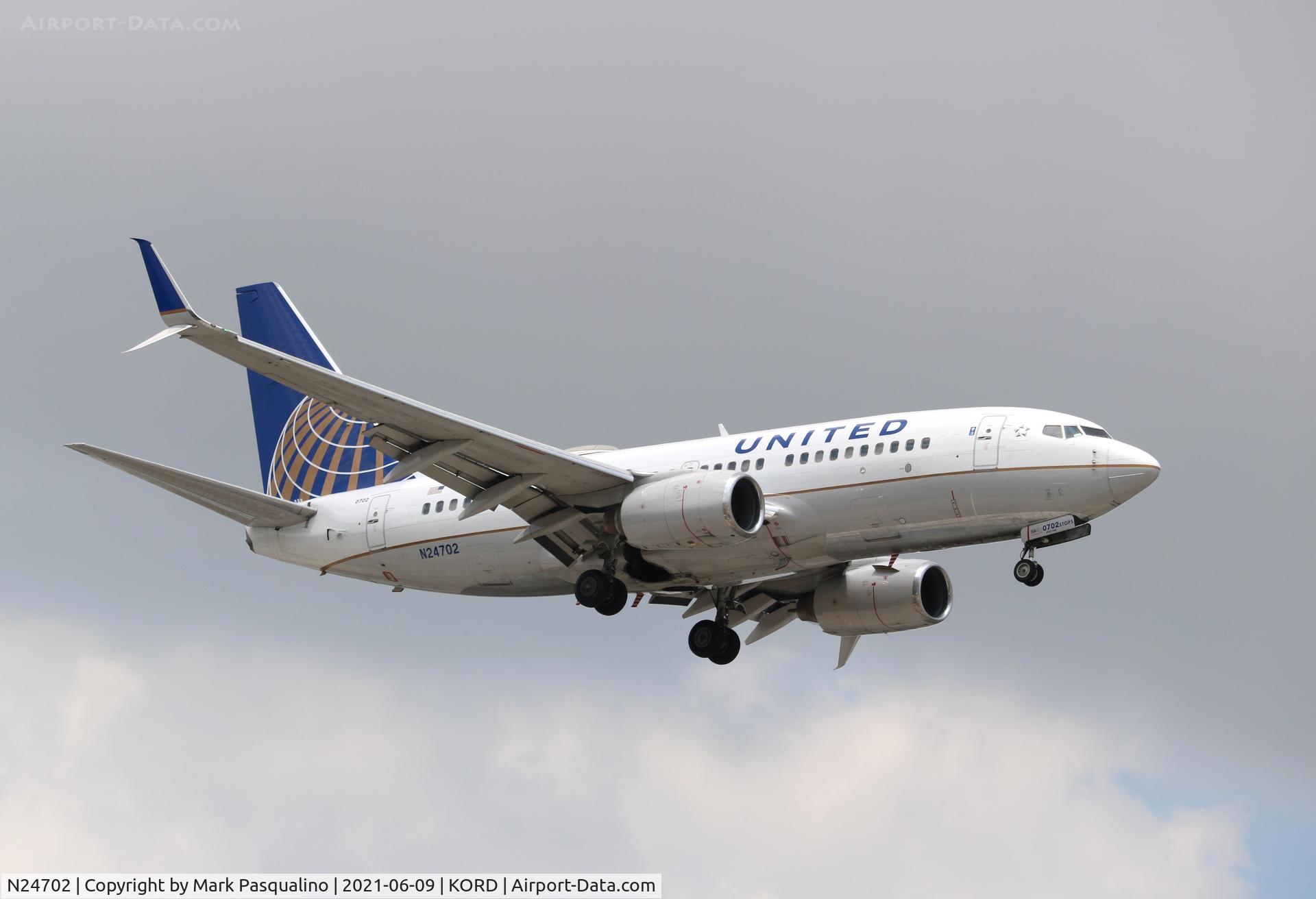 N24702, 1998 Boeing 737-724 C/N 28763, Boeing 737-724