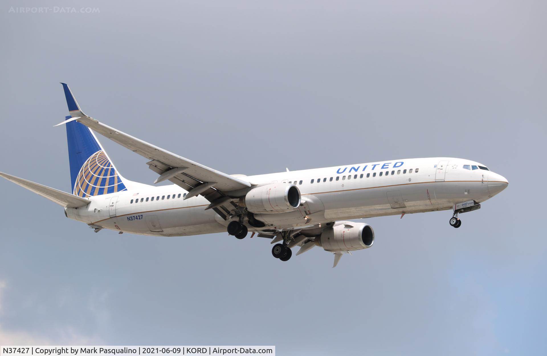 N37427, 2008 Boeing 737-924/ER C/N 37097, Boeing 737-824/ER