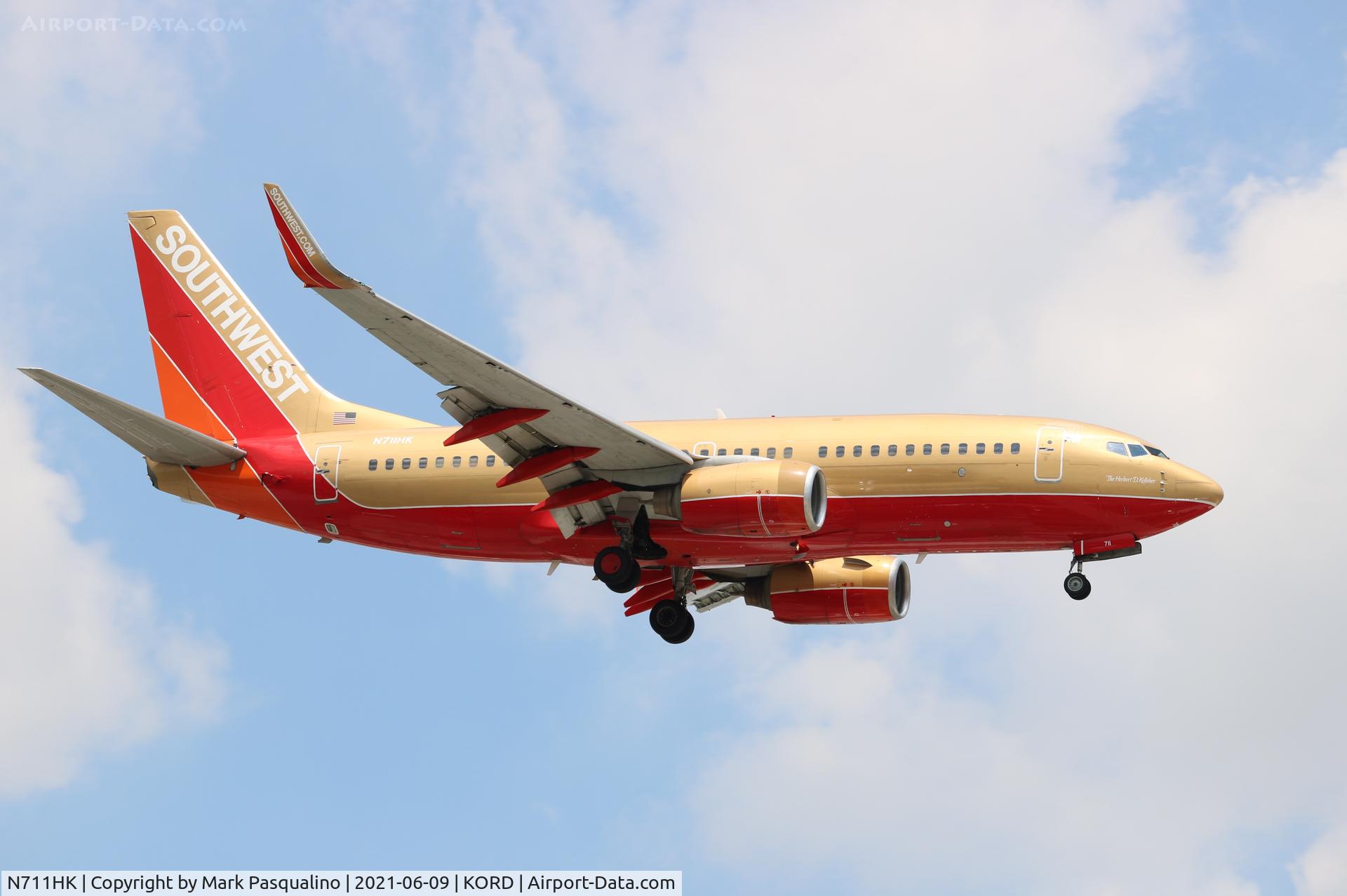 N711HK, 1998 Boeing 737-7H4 C/N 27845, Boeing 737-7H4