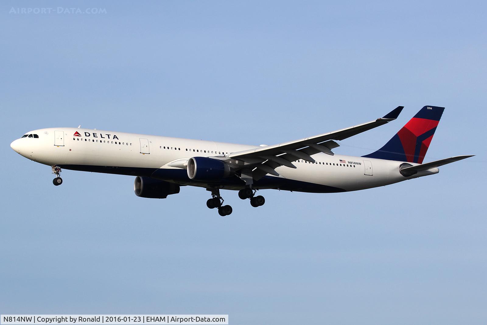 N814NW, 2006 Airbus A330-323 C/N 806, at spl