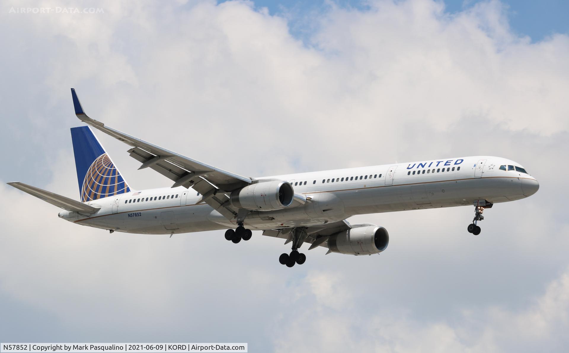 N57852, 2001 Boeing 757-324 C/N 32811, Boeing 757-324