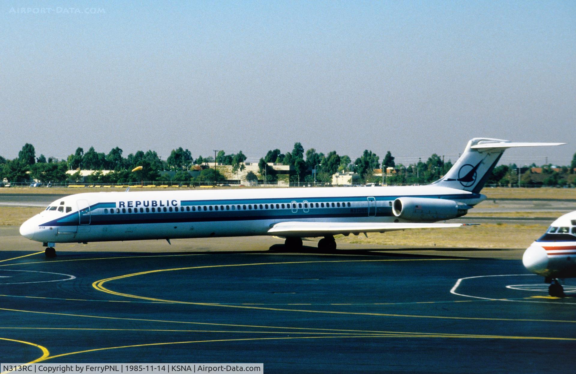 N313RC, 1982 McDonnell Douglas MD-82 (DC-9-82) C/N 48091, Republic MD82 after a night stop at SNA