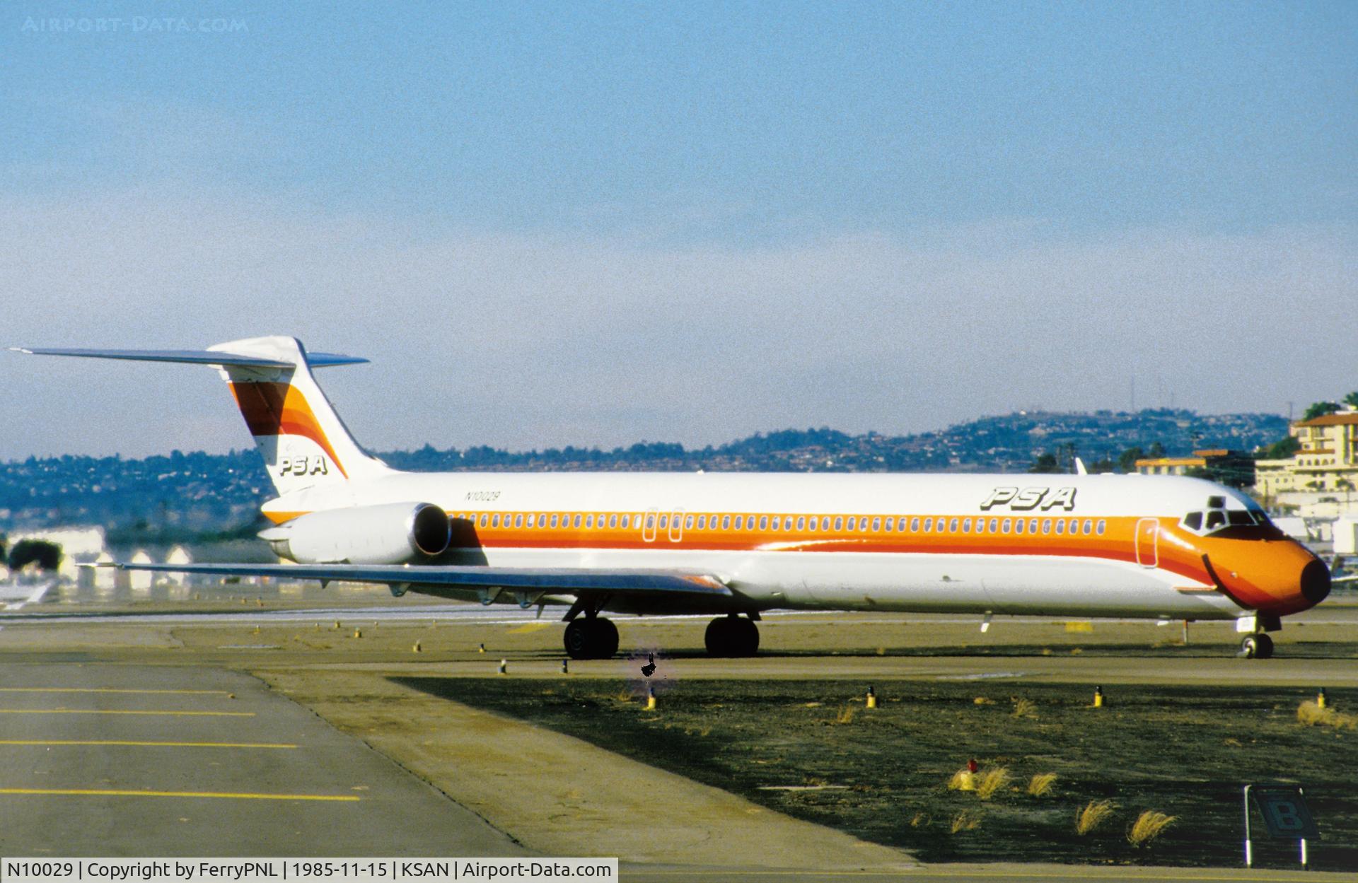 N10029, 1981 McDonnell Douglas MD-81 (DC-9-81) C/N 48049, PSA MD81 for departure