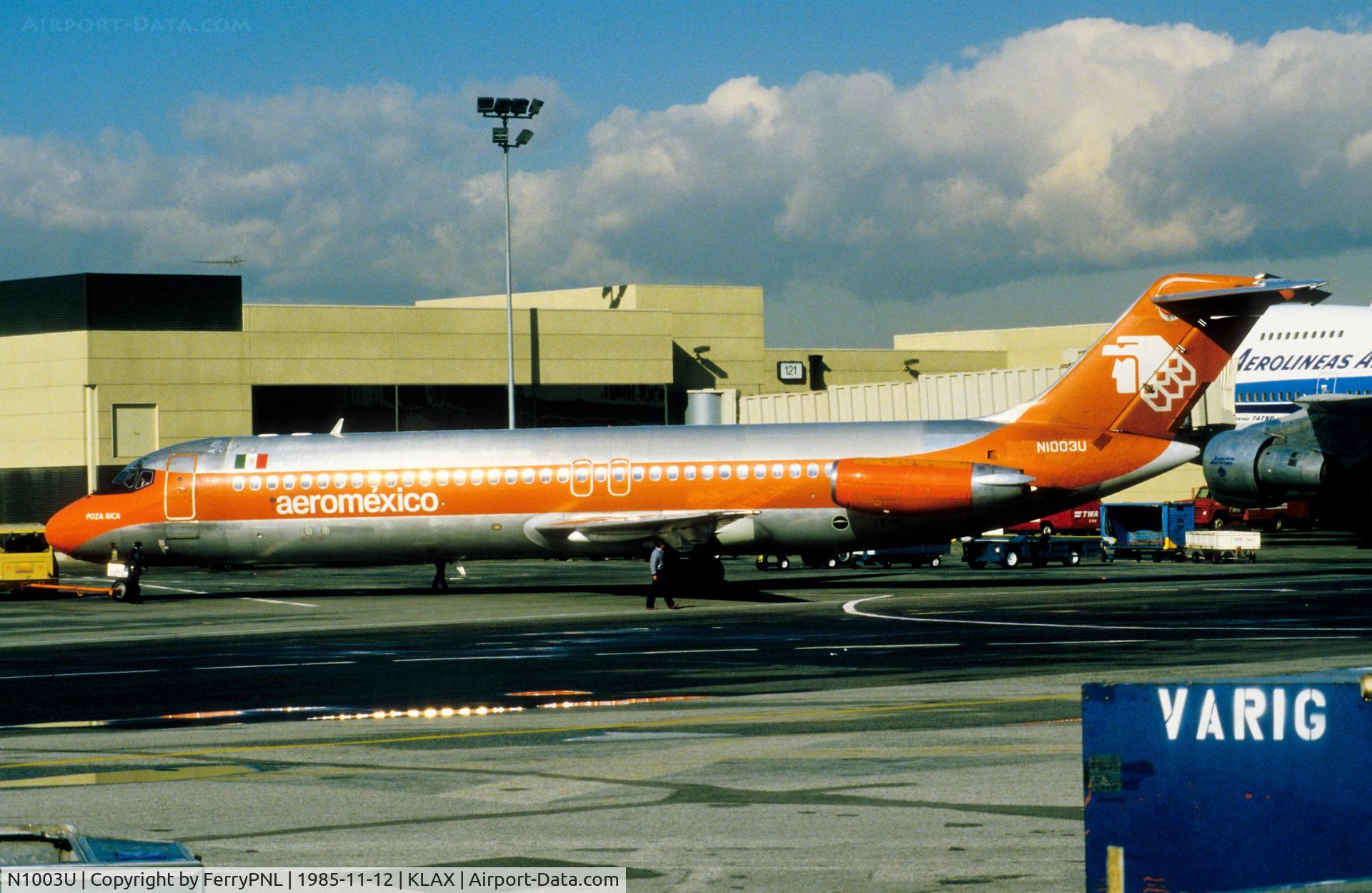 N1003U, 1981 McDonnell Douglas DC-9-32 C/N 48151, Push-back of Aeromexico DC-9-32