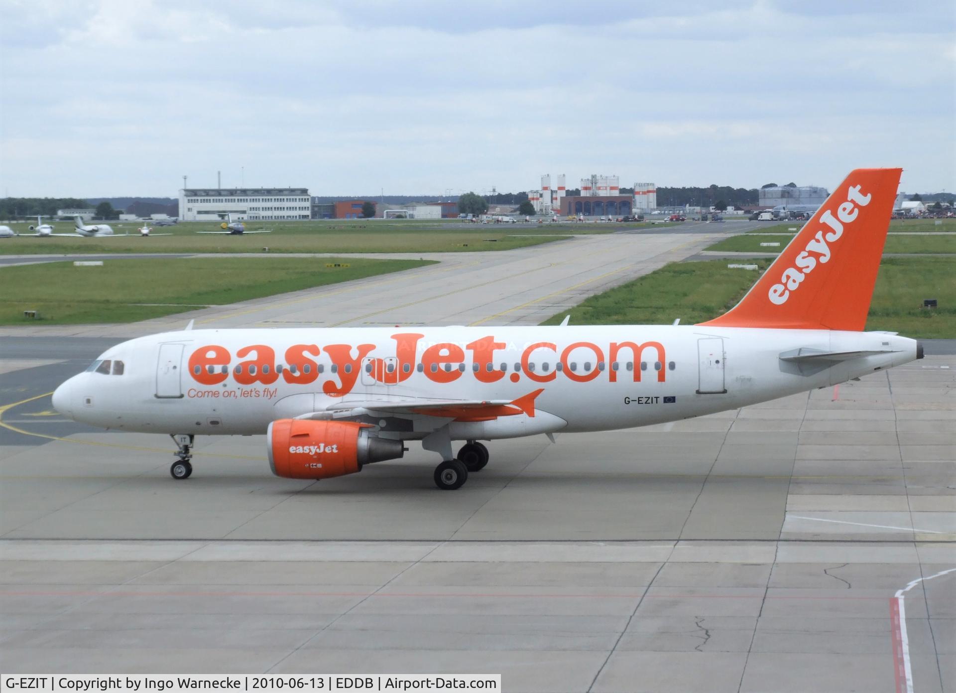 G-EZIT, 2005 Airbus A319-111 C/N 2538, Airbus A319-111 of easyJet at Schönefeld airport